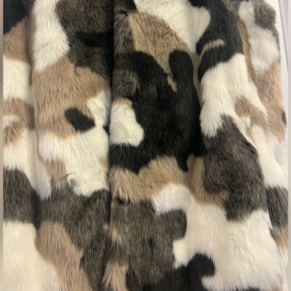 Ava and Kris Patterned Faux Fur Vest - Picture 2 of 6